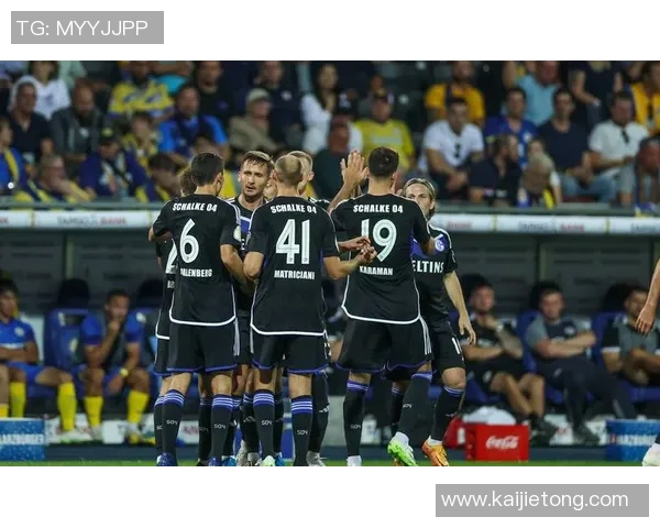 沙尔克04与多特蒙德激战正酣精彩直播全程回顾与分析